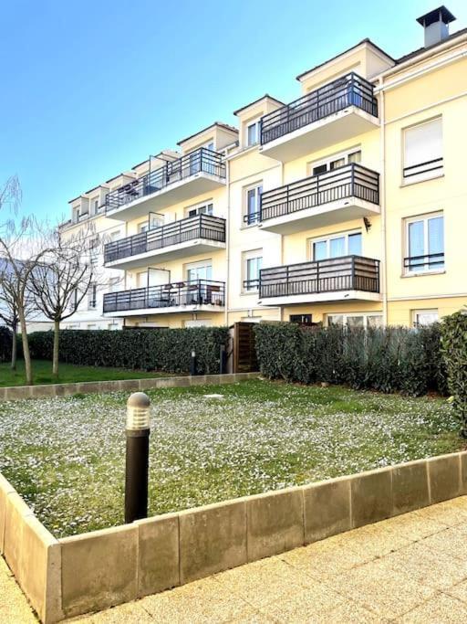Grand F3 A 30Mn De Paris - Terrasse + Parking Prive Daire Saint-Ouen-l'Aumone Dış mekan fotoğraf